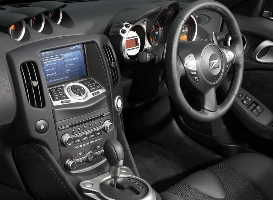  Nissan 370Z Roadster 2009 года  (UK) (фото 12 из 14)